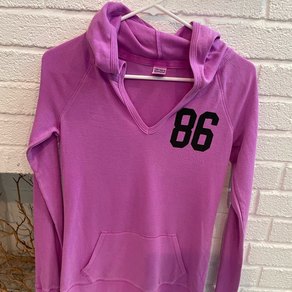 Pink sleep shirt size small.